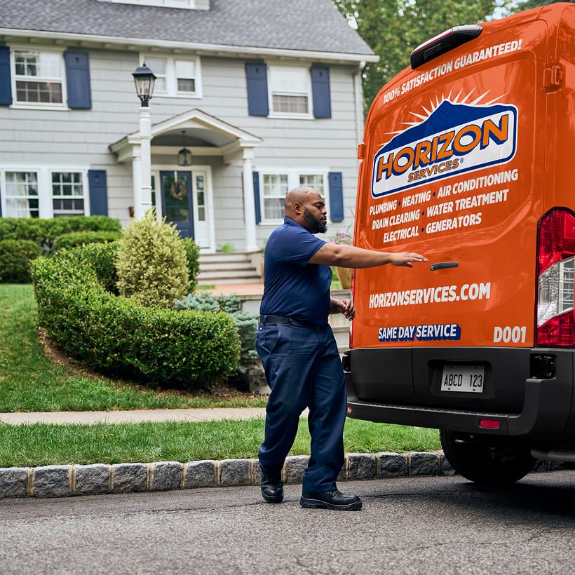 A Horizon technician arrives at a home, ready to provide expert HVAC, plumbing, and electrical services.